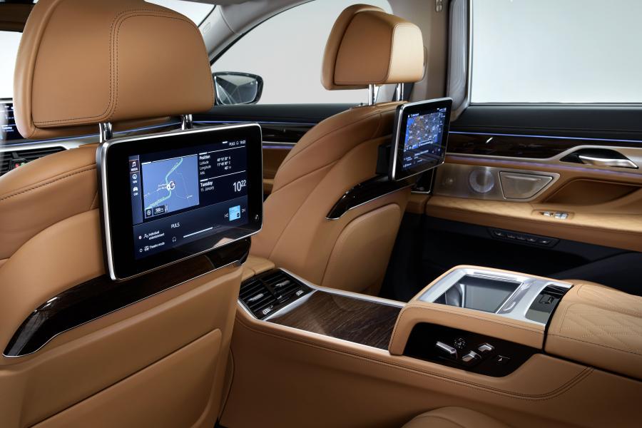 Интерьер BMW 750Li xDrive (G12) 2019 года  (WW) (фото 27 из 164)
